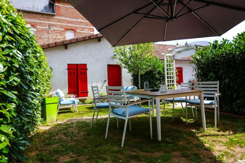 F3 80 M2 Longere Plain Pied Au Centre Auxonne. Villa Bagian luar foto